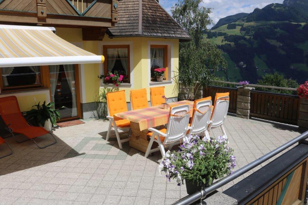 Landhaus Katharina Bis 12 Personen Mit Saunachalet Und Blick Auf Die Bergwelt Des Zillertals Hippach Exterior foto