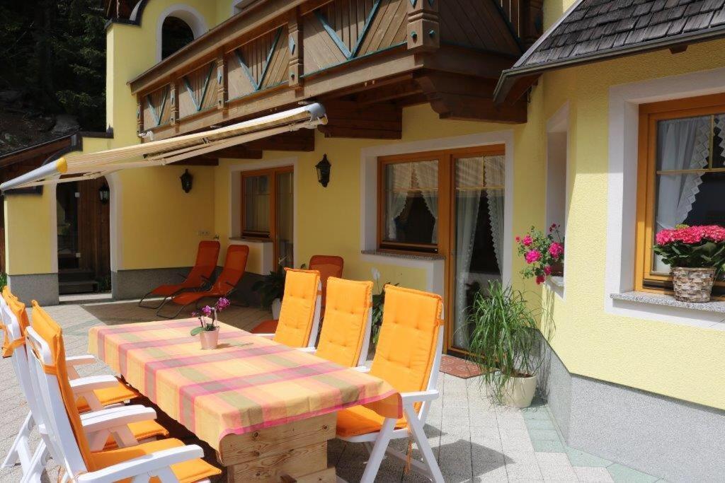 Landhaus Katharina Bis 12 Personen Mit Saunachalet Und Blick Auf Die Bergwelt Des Zillertals Hippach Exterior foto