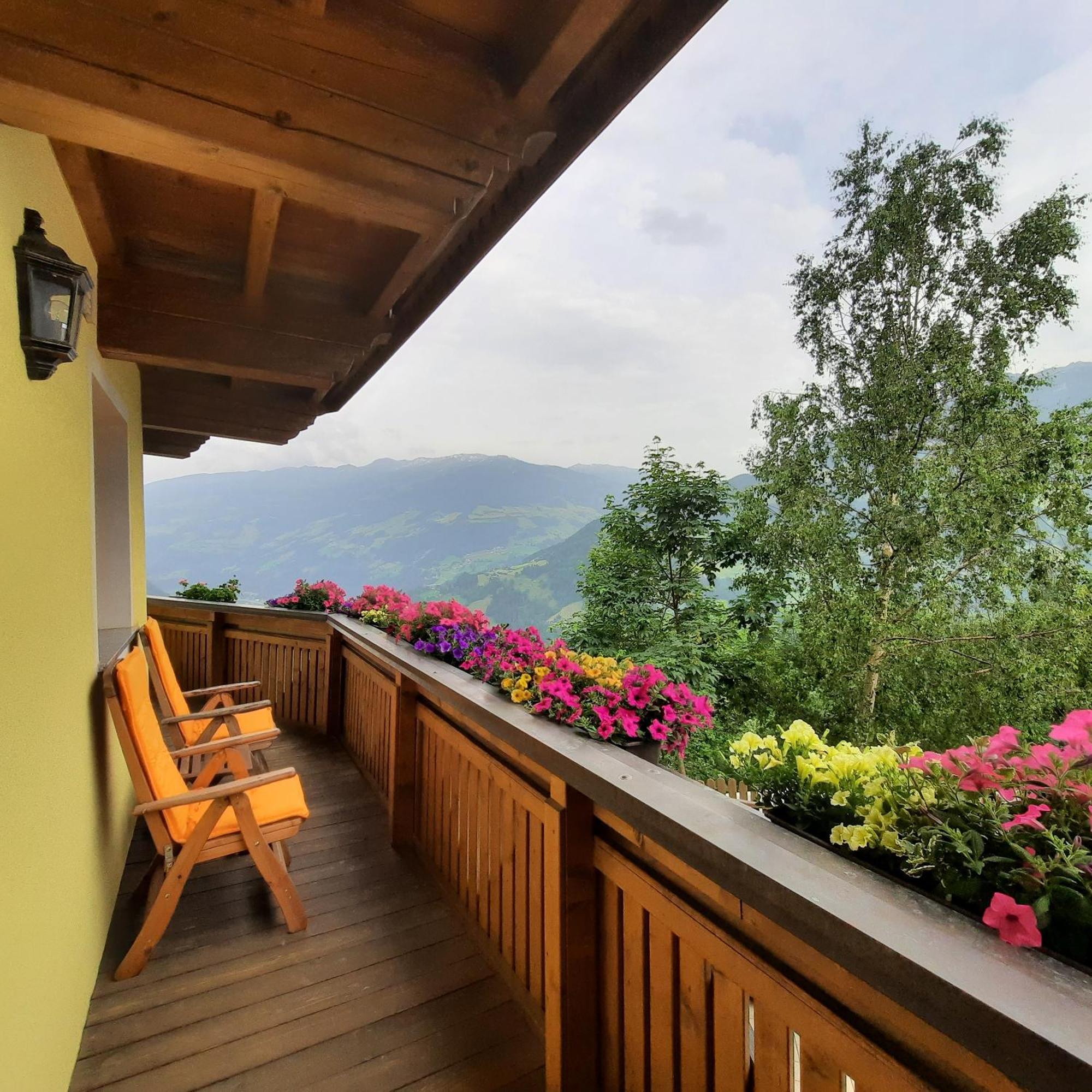 Landhaus Katharina Bis 12 Personen Mit Saunachalet Und Blick Auf Die Bergwelt Des Zillertals Hippach Exterior foto